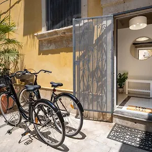 Cortile Santa Teresa , Syracuse Italia
